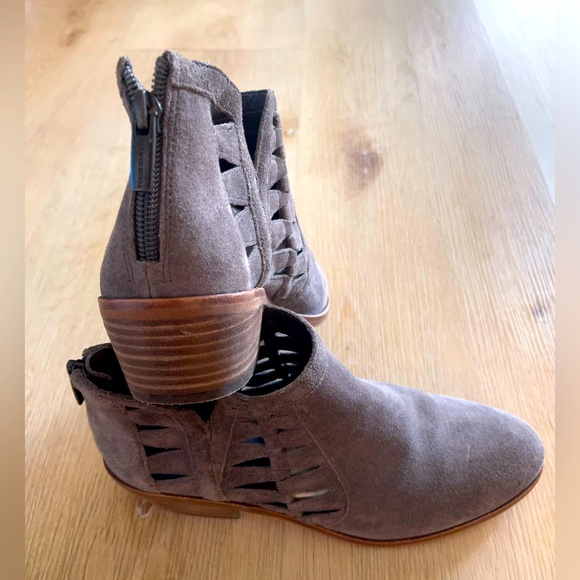 Vince Camuto Women’s Bootie - Picture 3 of 3